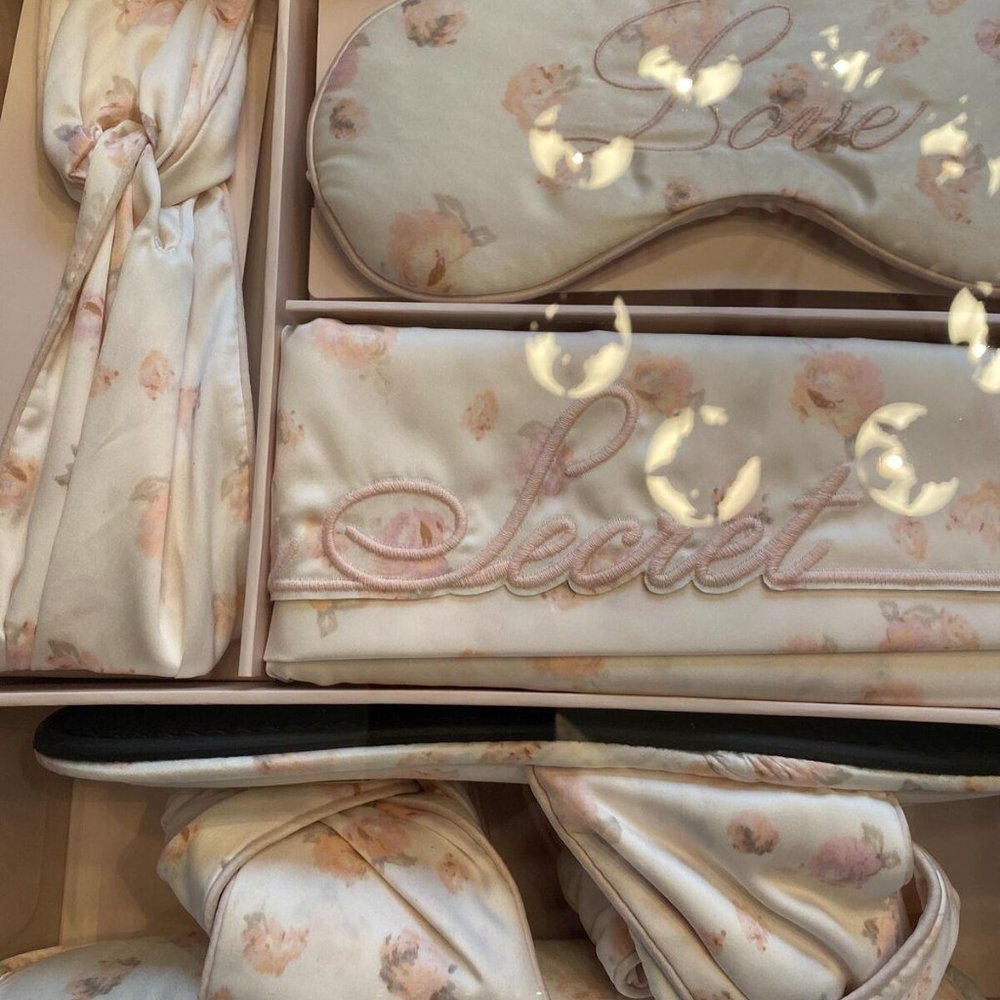 NIB Victorias Secret 4 Piece Bridal Set Slippers/Eyemask/Headband/Pillowcase